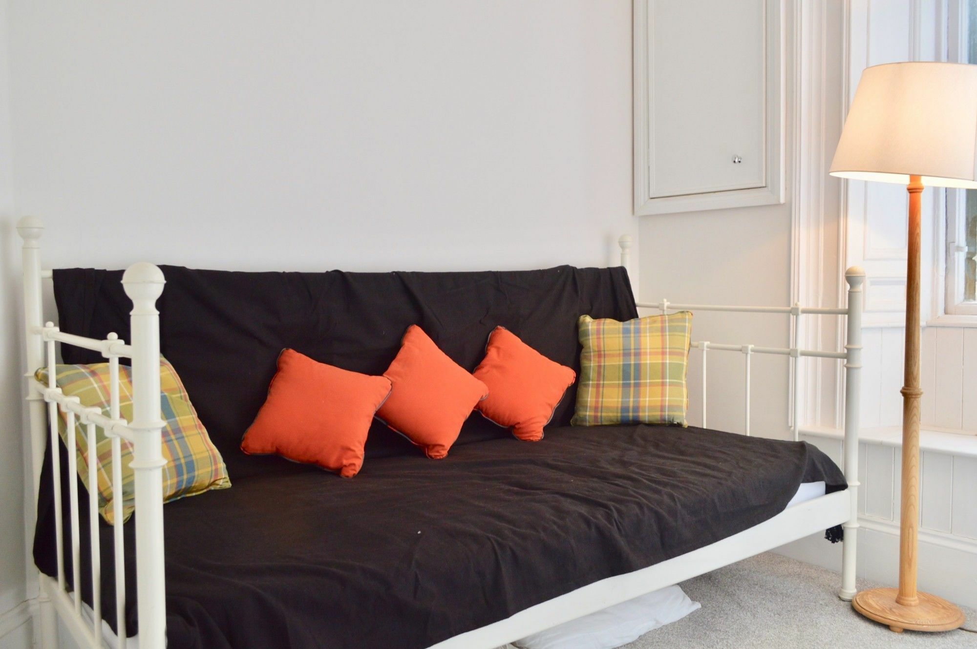Spacious 3 Bedroom West End Flat EDI