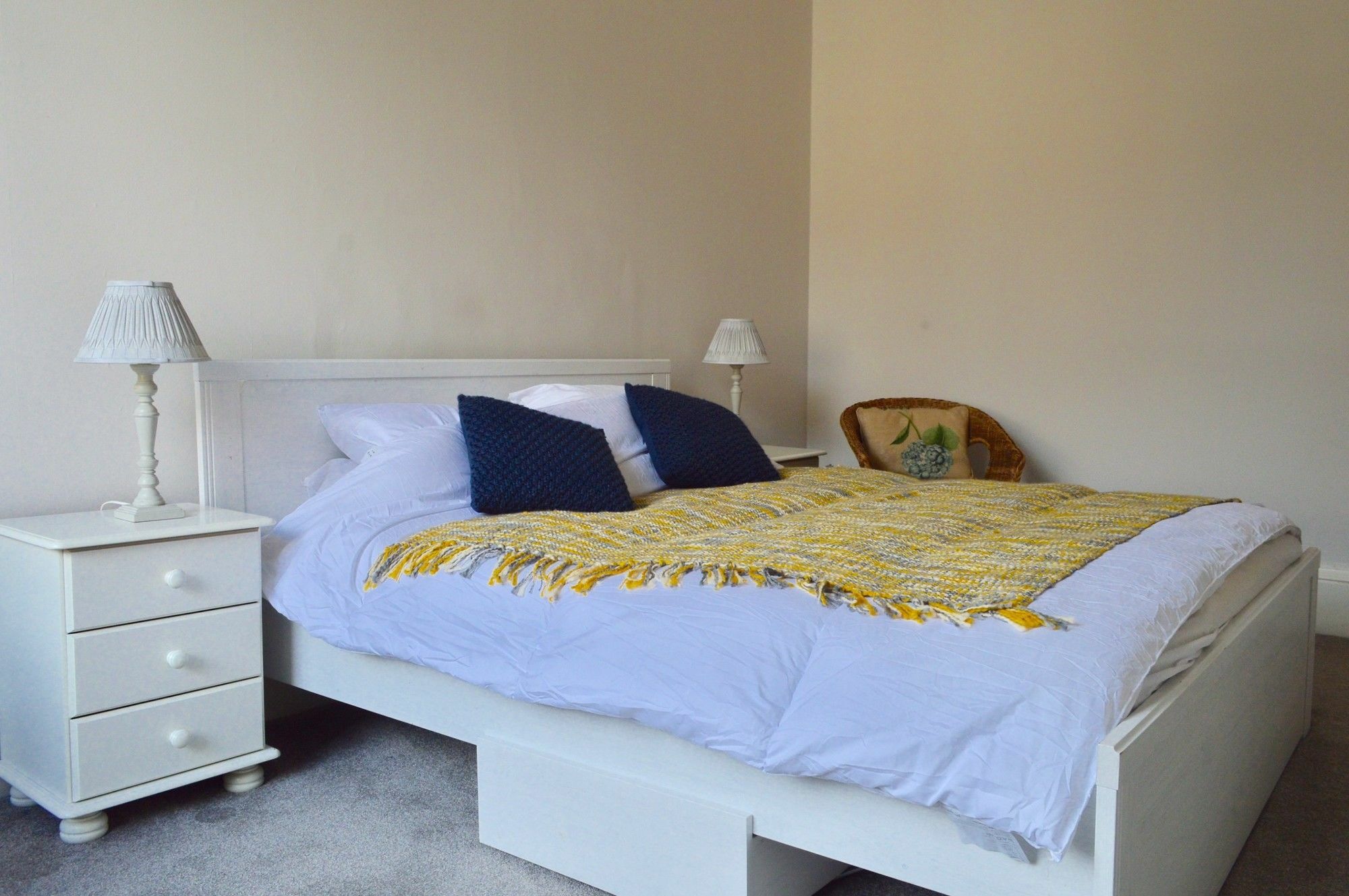 Spacious 3 Bedroom West End Flat * EDI